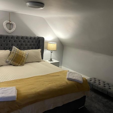 Commercial Hotel Insch Екстер'єр фото