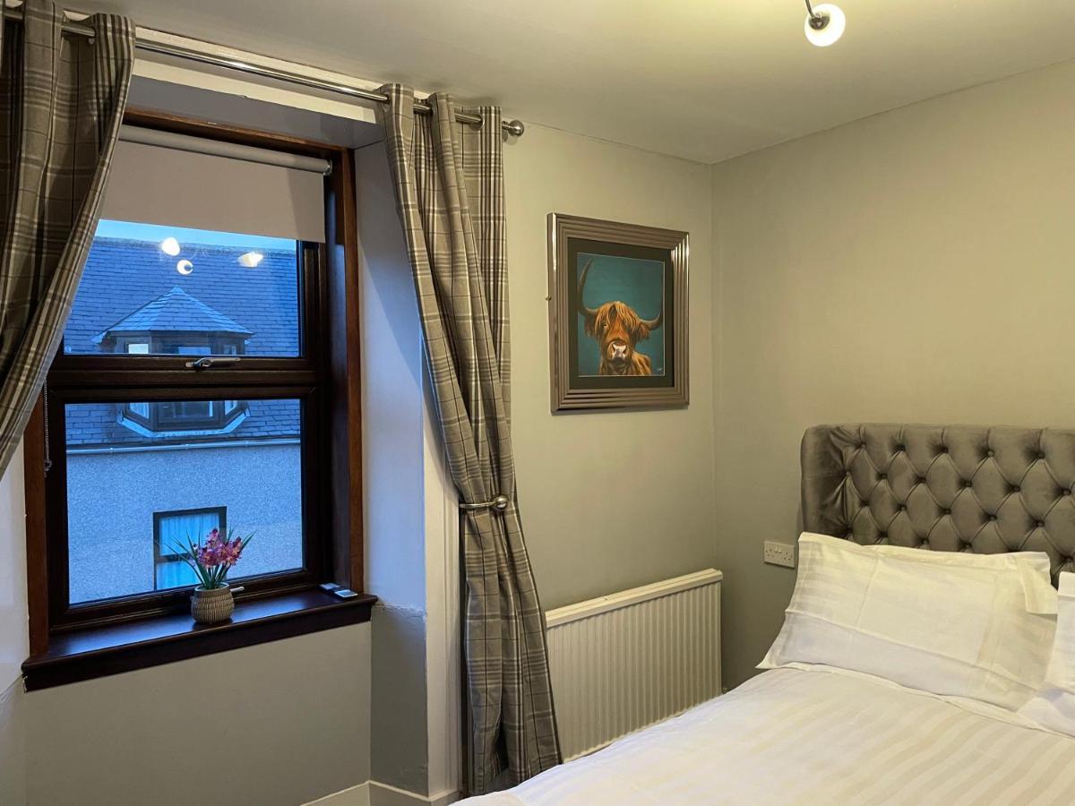 Commercial Hotel Insch Екстер'єр фото