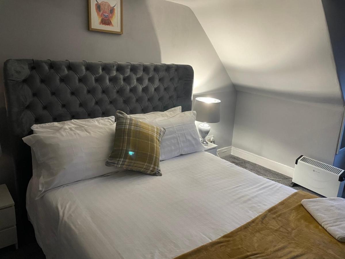 Commercial Hotel Insch Екстер'єр фото